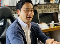 About | Kプラス株式会社